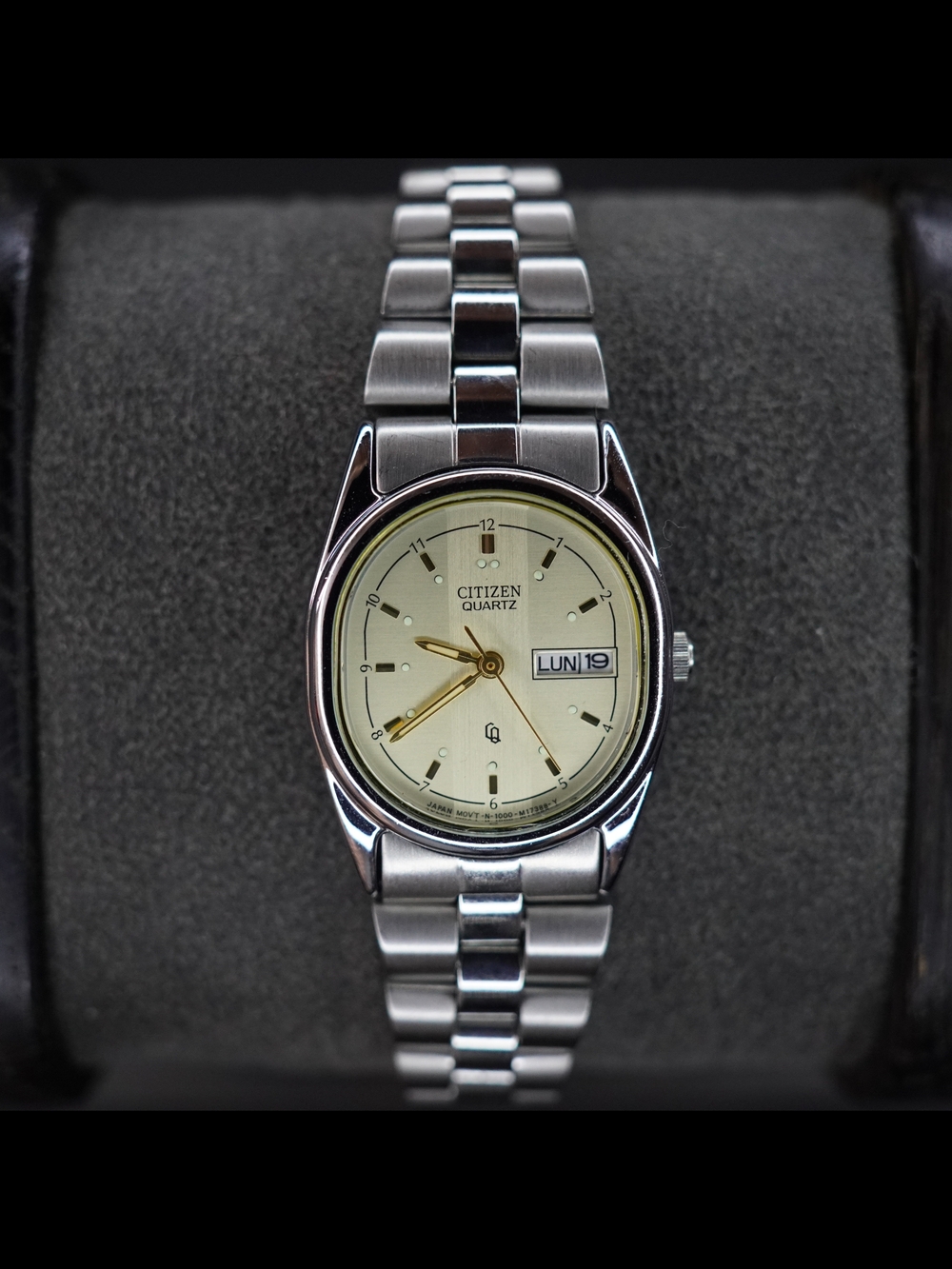 Vintage Citizen Quartz 1000-B00319 Day Date Champagne Dial Stainless Steel NOS